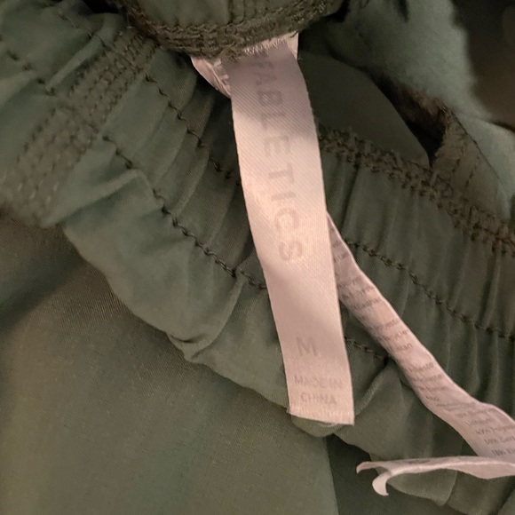 Fabletics medium windbreaker pants in olive army sage green - Picture 4 of 4